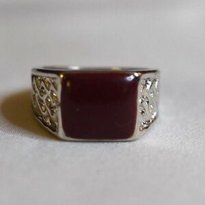 Avant Garde Deep Burgandy Smooth Stone Inlay Etched Silver Tone Metal Sz 10 Ring